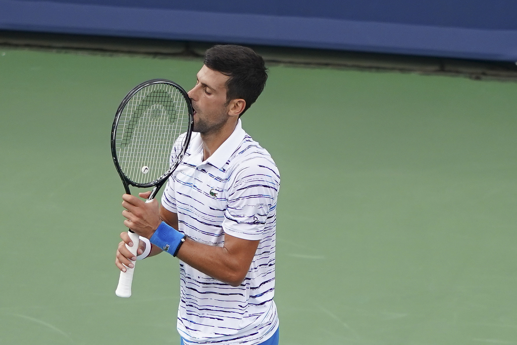 A pesar de ganar el primer set, Novak Djokovic cayó 3-6, 6-3, 6-3 ante Daniil Medvedev en las semifinales del Masters 1000 de Cincinnati. (AP)