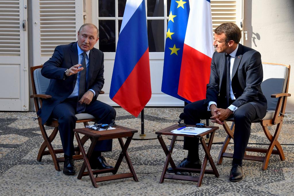 La última visita de este tipo de Putin a Francia se remonta a mayo de 2017, en el Palacio de Versalles, mientras que Macron visitó Rusia justo un año después. (ARCHIVO)