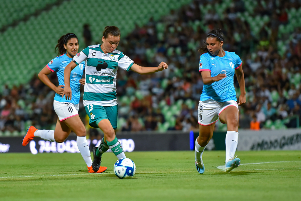 Las Guerreras buscaban su primer triunfo del torneo en el Estadio Corona, pero fallaron en defensa y cayeron 2-1 frente a las Rayadas. (ERNESTO RAMÍREZ)