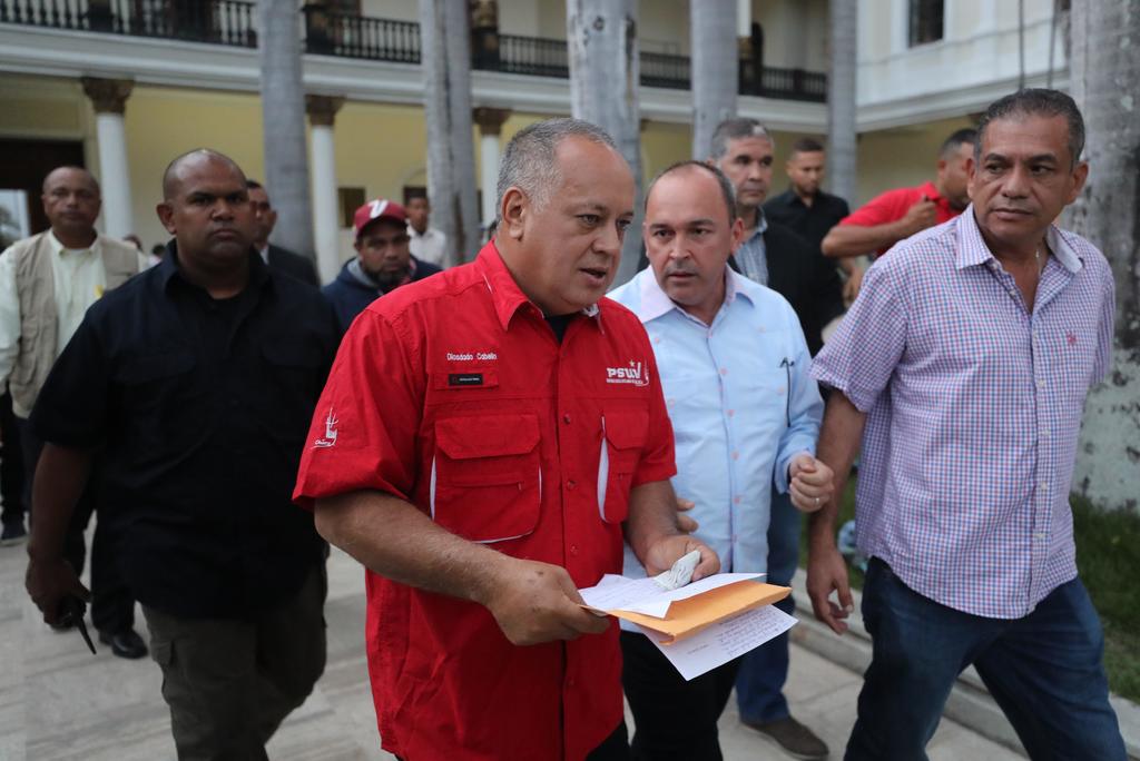No es la primera vez que Estados Unidos intenta negociar con Diosdado Cabello (c). (ARCHIVO)