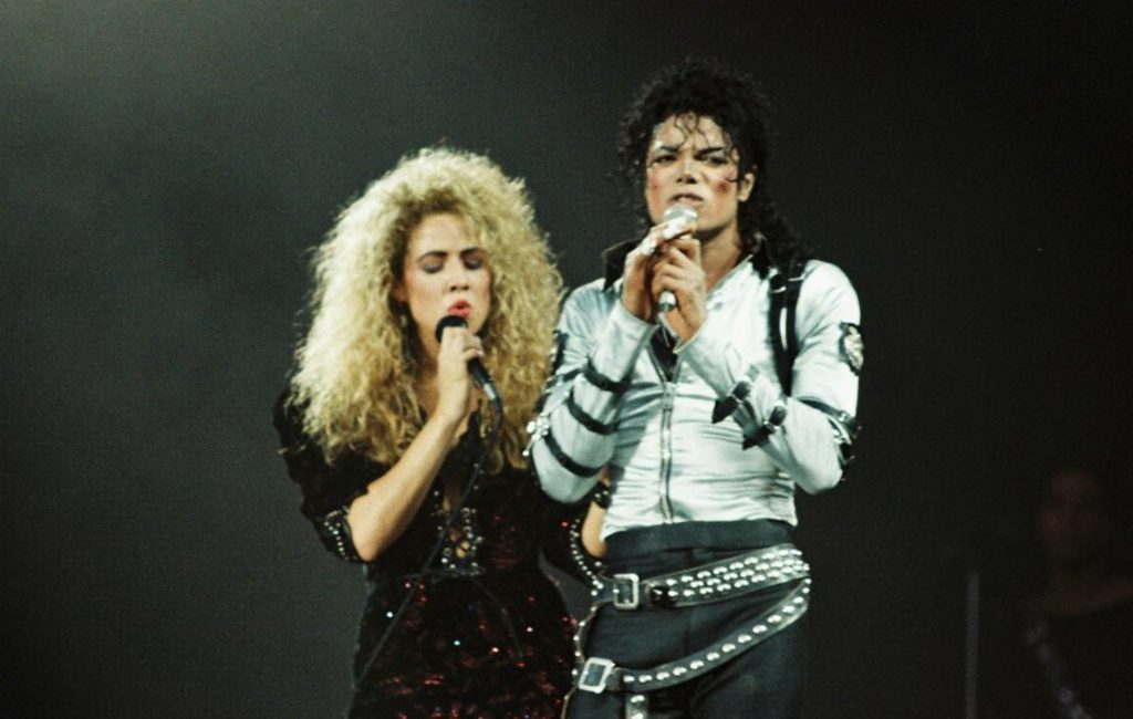 Del recuerdo. Durante algún tiempo, Sheryl Crow fue corista del fallecido Michael Jackson. (ESPECIAL)