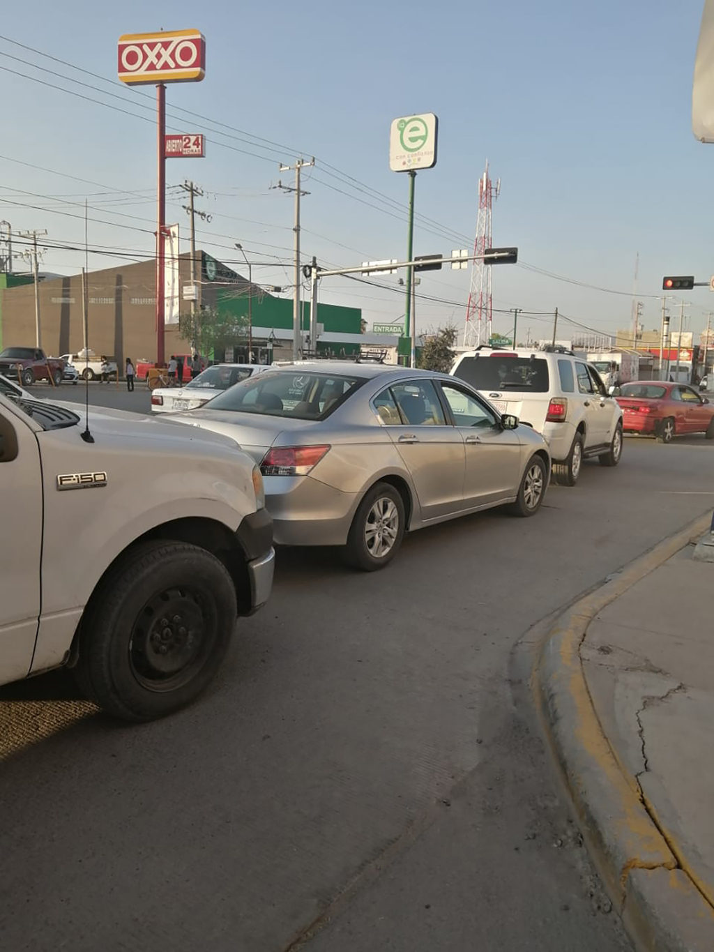 El accidente vial ocurrió sobre el bulevar México y la carretera a Santa Rita, a la altura del fraccionamiento Cedros. (EL SIGLO DE TORREÓN)