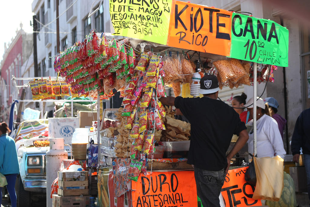 México debe cambiar el etiquetado actual de sus alimentos y aplicar la etiqueta octogonal de advertencia para combatir eficazmente la obesidad y la diabetes en el país, dijo este miércoles a Efe el experto Barry Popkin. (ARCHIVO)