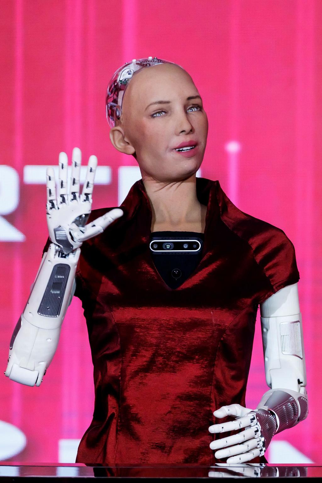 La robot Sophia fue creada en Hong Kong en 2015 luego de 30 años de trabajo de su creador. (AGENCIAS)