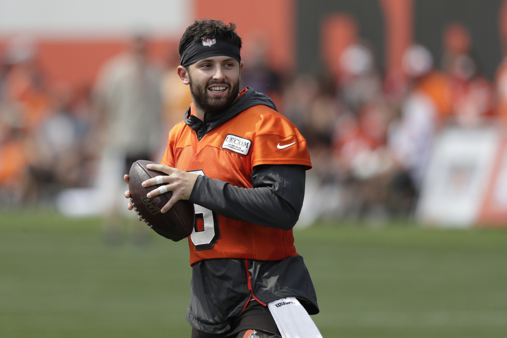 Baker Mayfield le envió algunos mensajes de texto a Daniel Jones, mariscal de campo de los Gigantes, para aclarar la situación. (AP)