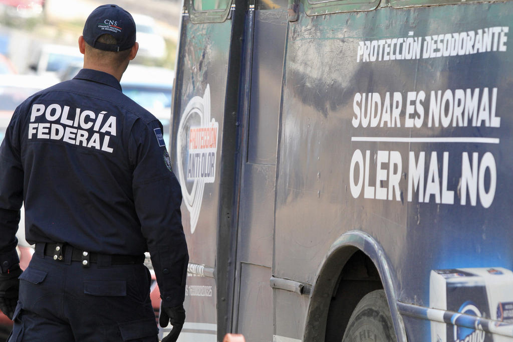 La Fiscalía General detuvo en la Ciudad de México a seis policías federales por presuntos homicidios cometidos en el estado occidental de Michoacán, el primer arresto de agentes de esa fuerza por hechos vinculados con violaciones a los derechos humanos. (ARCHIVO)