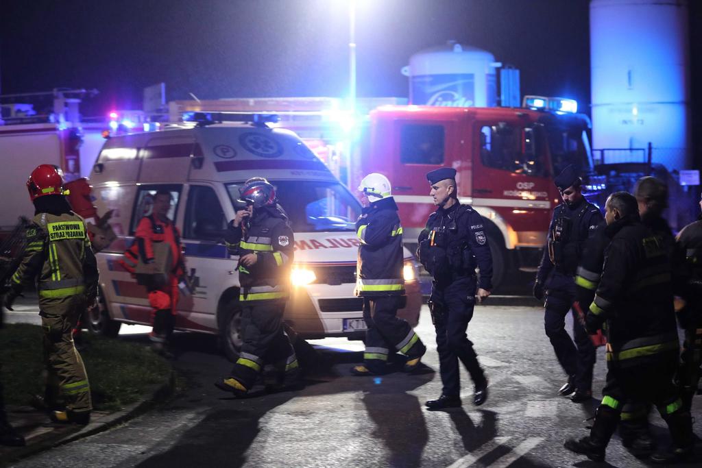 Algunos de los lesionados fueron trasladados a los hospitales locales, mientras que las personas que resultaron con heridas graves fueron llevados a nosocomios de Cracovia. (EFE)