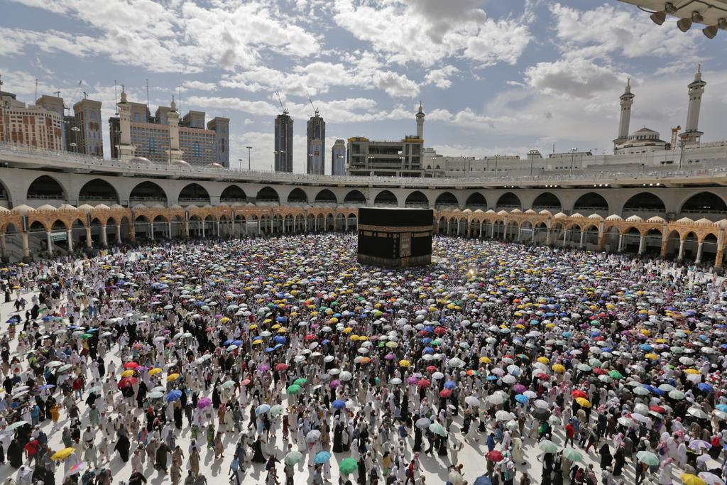 Los investigadores advirtieron del creciente riesgo de que en los próximos años, las condiciones de calor y humedad en las áreas donde se lleva a cabo el Hajj puedan empeorar. (ARCHIVO)