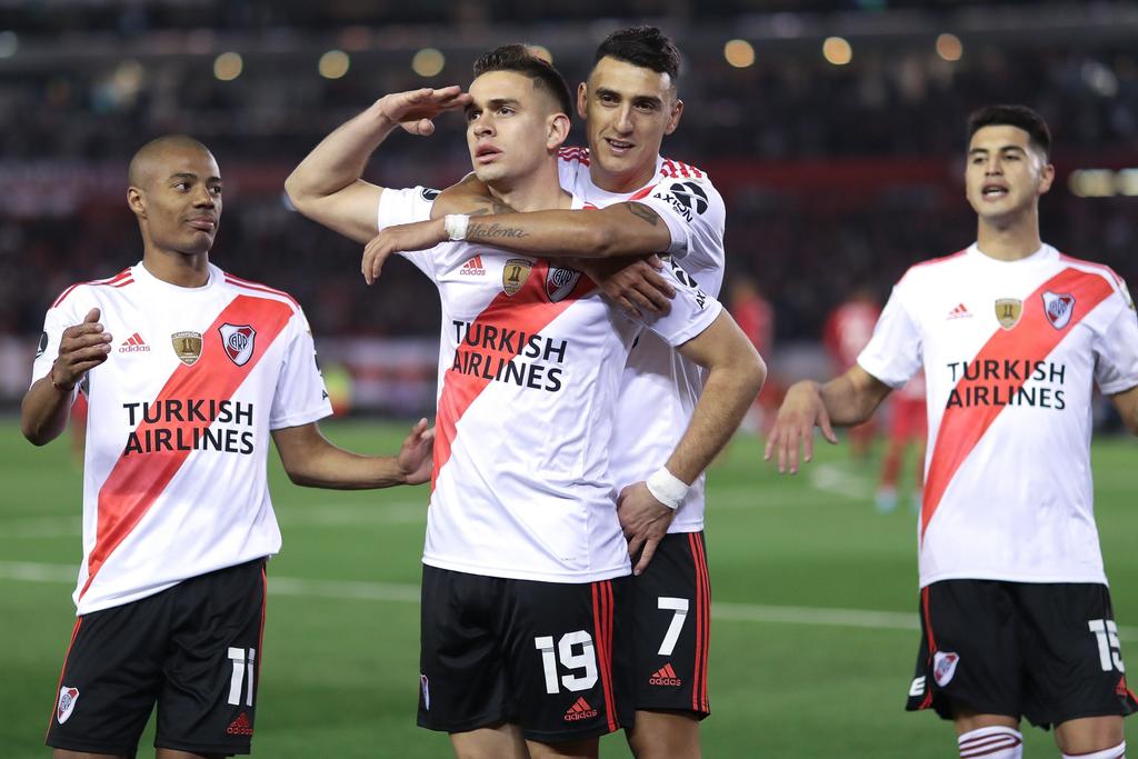 El colombiano Rafael Santos Borré (19) marcó el segundo tanto del duelo ante Cerro Porteño. (EFE)