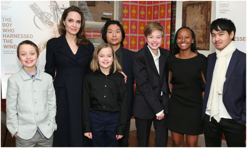 Sus retoños. La actriz estadounidense Angelina Jolie posa ogullosa con sus seis hijos.