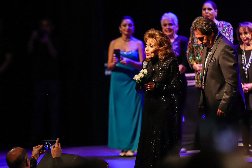 Reconocimiento. Más de 20 artistas rindieron homenaje a María Victoria en el IV Festival Mundial del Bolero.