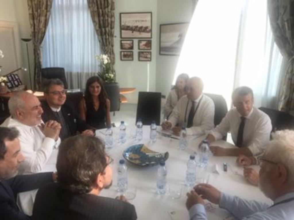 El presidente francés, Emmanuel Macron, mantuvo este domingo una reunión 'positiva' con el jefe de la diplomacia iraní, Mohamad Yavad Zarif, que permanece en Biarritz para entablar nuevos contactos con los países europeos al margen de la cumbre del G7, informó una fuente del Elíseo. (TWITTER)