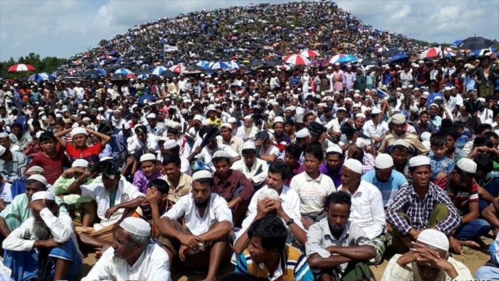 Los rohinyás se congregaron en Kutupalong, Bangladesh, para reclamar un diálogo que facilite su regreso a Birmania. (TWITTER)
