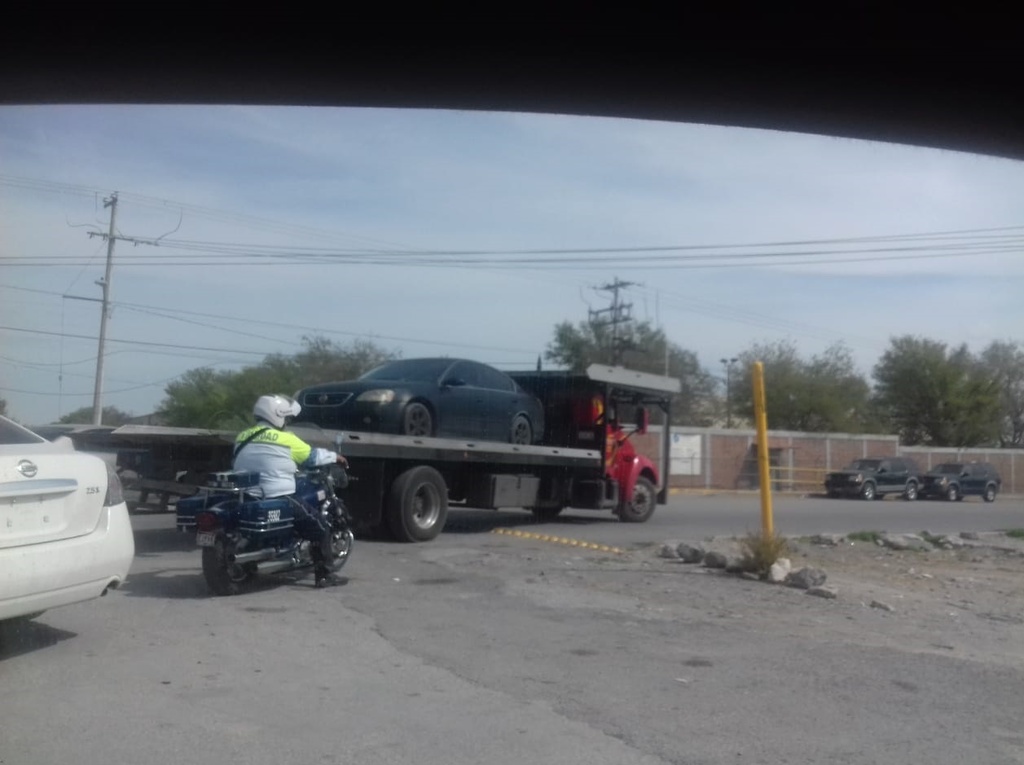 Aplicaron operativo sorpresa en estacionamiento de la Dirección de Tránsito y Vialidad y Policía Municipal. (EL SIGLO DE TORREÓN)