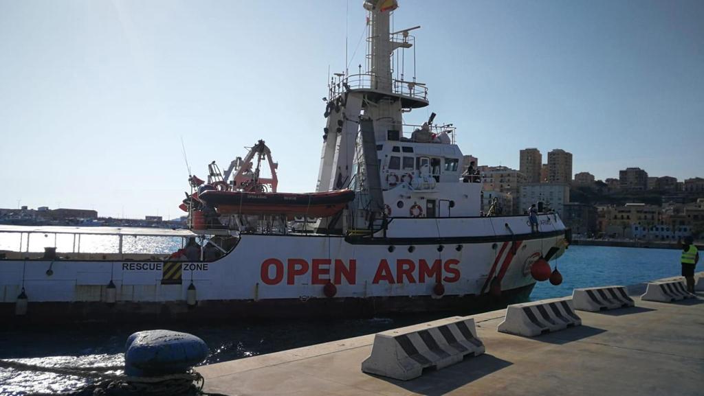 La vicepresidenta Calvo recordó también que en dos ocasiones anteriores, el Open Arms ya había utilizado el puerto de Algeciras, de las tres veces que ha atracado en muelles españoles. (ARCHIVO)