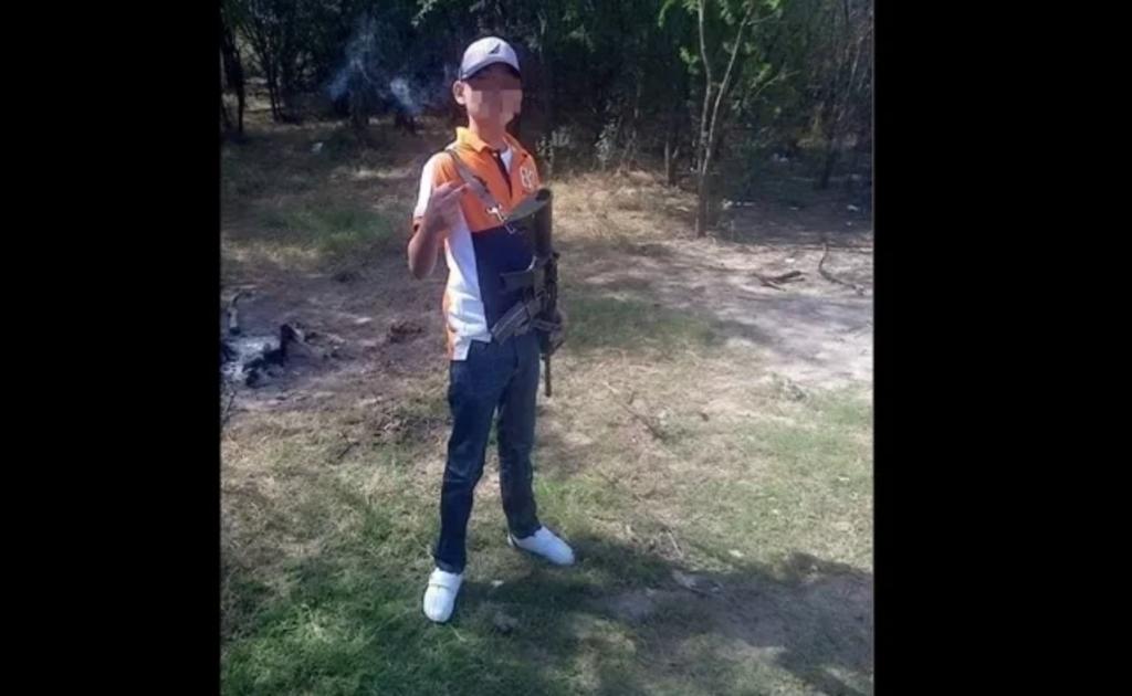 El niño sicario resultó ayer decapitado debido a las ráfagas de disparos que intercambiaron los integrantes del Grupo de Operaciones Especiales del Centro de Análisis, Información y Estudios de Tamaulipas (CAIET) y la 'Tropa del Infierno'.
(ESPECIAL)