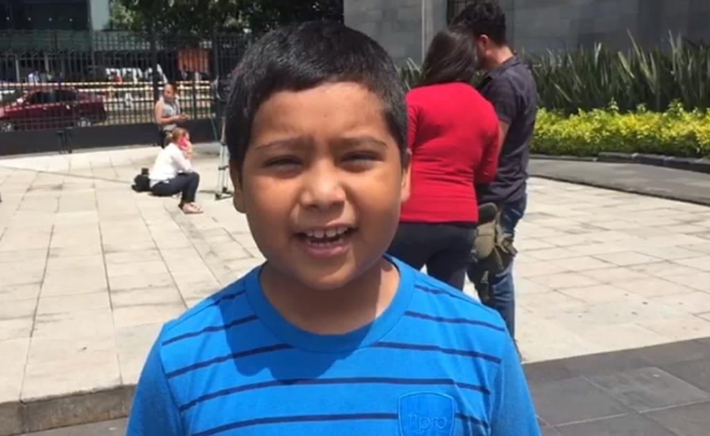 El niño de 10 años comentó que no esperaba que su vídeo fuera visto por tantas personas, pero eso sirvió para que las autoridades atendieran su problema y ahora ya cuentan con el metotrexato necesario para sus quimioterapias.
(EL UNIVERSAL)