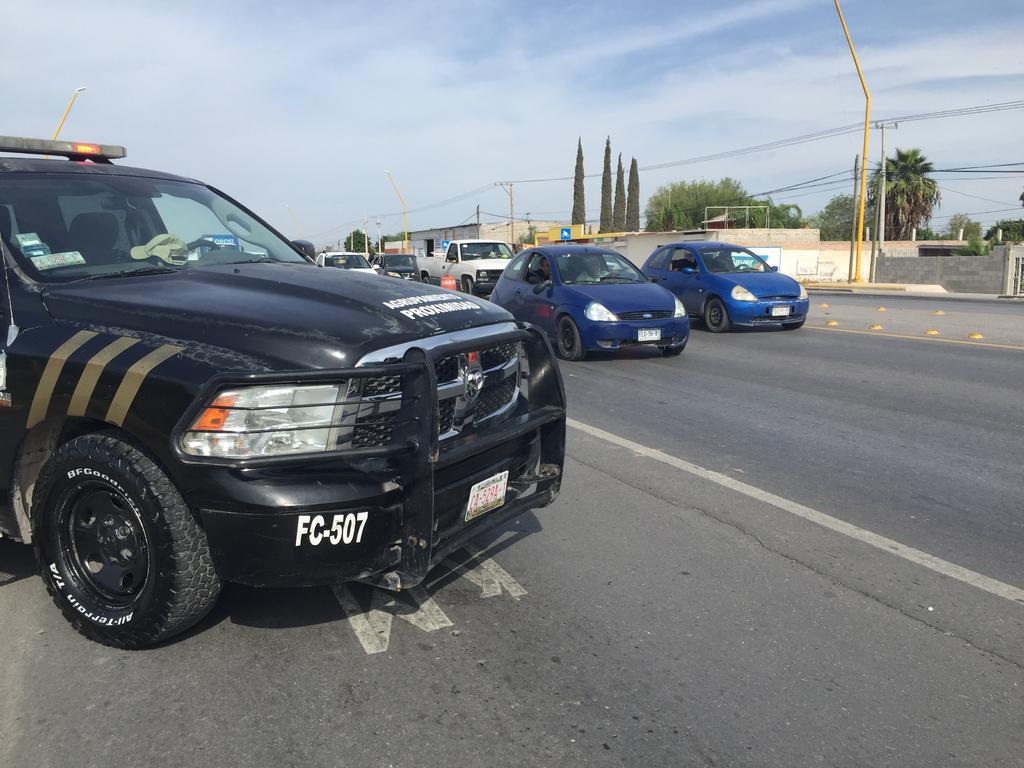 El primer operativo contra placas vencidas, se llevó a cabo el miércoles desde las 10 de la mañana. En esa ocasión, el punto de revisión se instaló sobre la carretera Torreón-Matamoros.
(ARCHIVO)