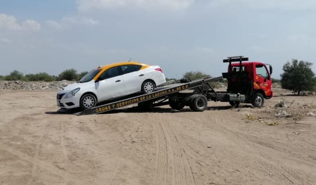 El cuerpo del joven fue ubicado la tarde del viernes 23 de agosto, a un costado de un vehículo de la marca Nissan, línea Versa, en color blanco con amarillo, tipo taxi, con placas de circulación del estado de Nuevo León.
(ARCHIVO)