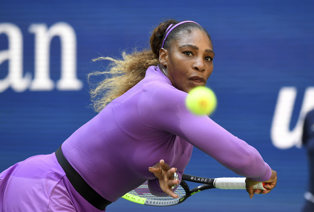 Serena Williams se impuso 6-3, 6-2 a Karolina Muchova. (AP) 