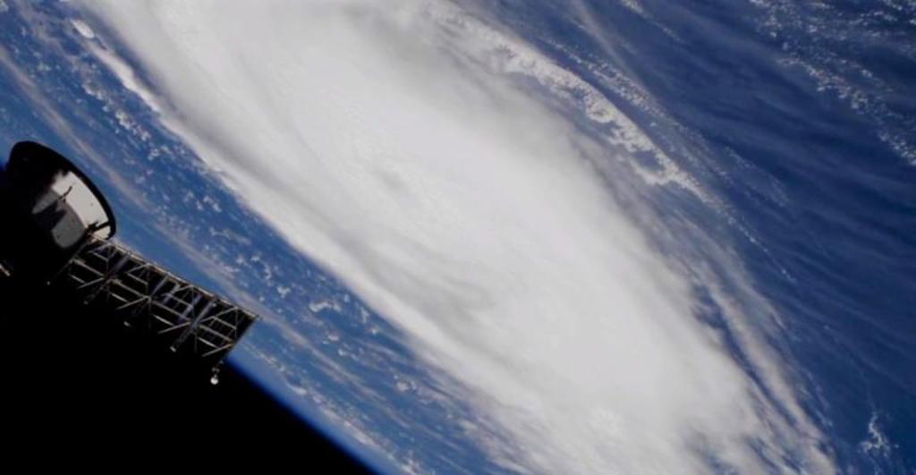 Los meteorólogos locales pronostican que el huracán Dorian tocará tierra de Bahamas el domingo por la mañana con vientos de más de 210 km/h, marejadas y fuertes lluvias. (ARCHIVO)