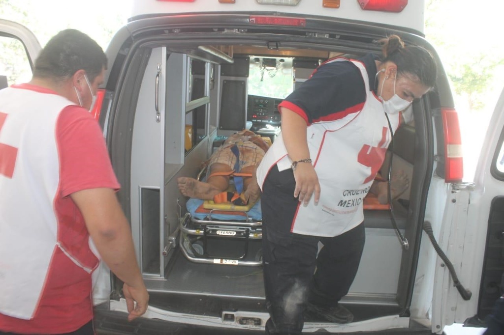 La familia recibe atención médica en el Hospital General de Torreón; uno se encuentra grave. (EL SIGLO DE TORREÓN)