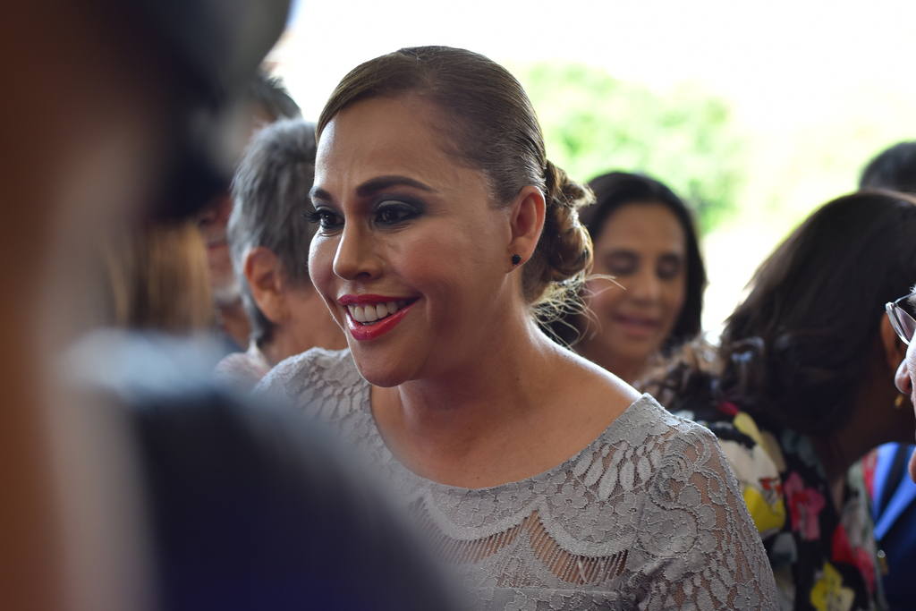 Marina Vitela tomó protesta como la primera alcaldesa de alternancia en Gómez Palacio. (EL SIGLO DE TORREÓN/ERNESTO RAMÍREZ)
