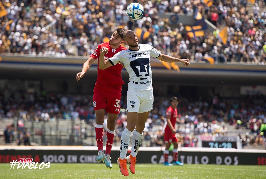 El juvenil y canterano Bryan Mendoza le dio paz al equipo de Pumas de la UNAM al anotar en el último suspiro el gol de la victoria de 2-1 sobre un irreconocible Toluca, que no supo aguantar el empate también conseguido en el tiempo agregado. (TWITTER/@TolucaFC)