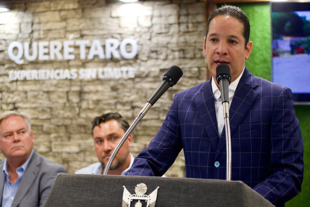 El también gobernador de Querétaro, Francisco Domínguez Servién, destacó que en el tema de inseguridad no 'pueden echarse la pelotita' y cada orden de gobierno debe poner de su parte. (ARCHIVO)