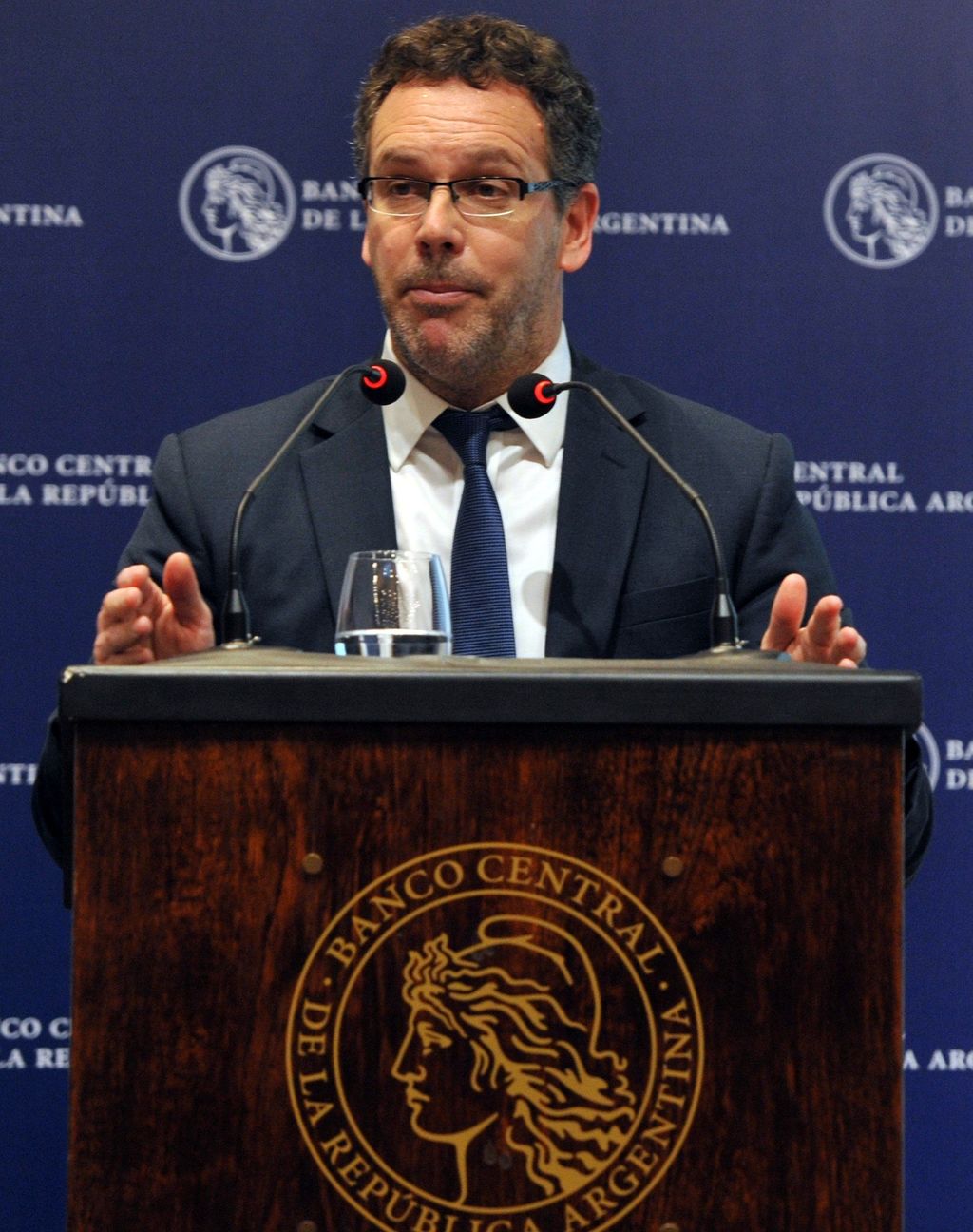 Guido Sandleris, presidente del Banco Central de Argentina, defendió las acciones en política monetaria de su país. (ARCHIVO)