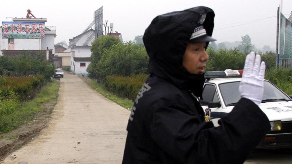 Autoridades locales informaron que el atacante, un hombre de 40 años e identificado solo por su apellido Yu, fue detenido por elementos de la Policía de Enshi en la institución educativa. (ESPECIAL)