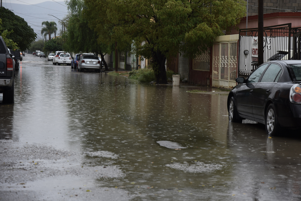 El alcalde de Torreón aseguró ayer que la ciudad se encontraba bien y que los drenajes estaban funcionando debidamente. (JESÚS GALINDO)