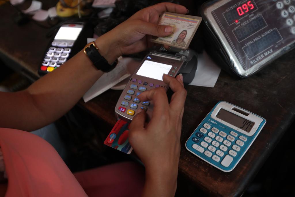 Mastercard suspende tarjetas en Venezuela. (ARCHIVO)