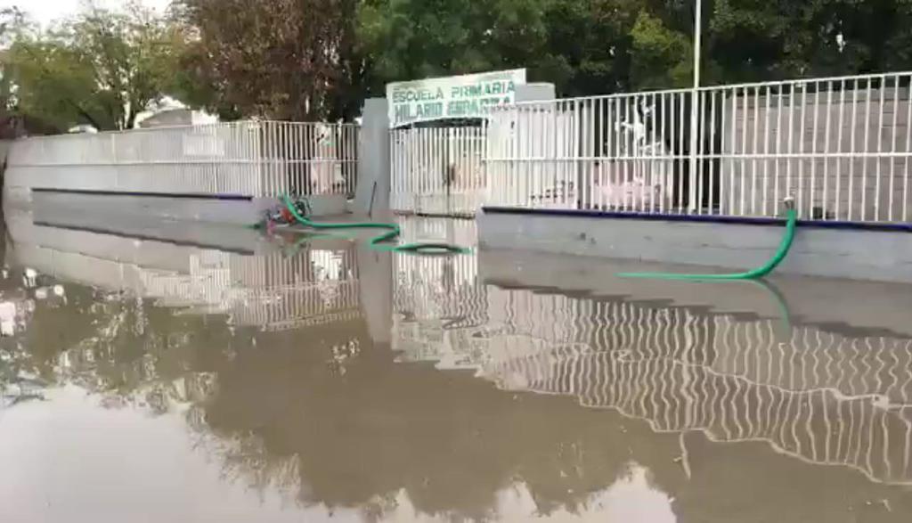 Una de las escuelas afectadas por inundaciones fue la primaria Hilario Esparza, ubicada en la colonia Santiago Ramírez. (EL SIGLO DE TORREÓN)