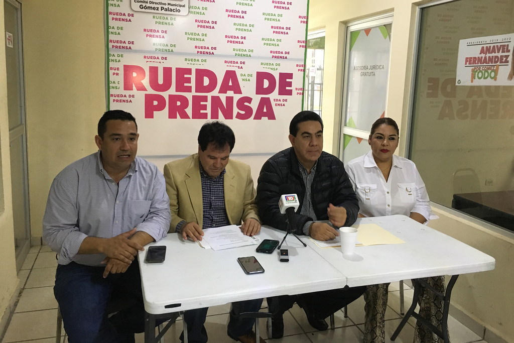 El dirigente estatal del PRI aseguró que los regidores de su partido no serán oposición radical. (FABIOLA P. CANEDO/EL SIGLO DE TORREÓN)