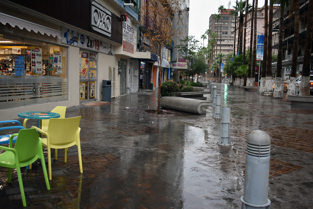Los comerciantes organizados no reportan cortes de energía a consecuencia de la lluvia registrada durante dos días. (EL SIGLO DE TORREÓN)