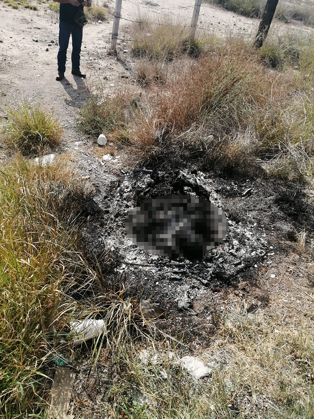 Localizan cuerpo calcinado a la orilla de la carretera Torreón-San Pedro, frente al ejidoAlbia.