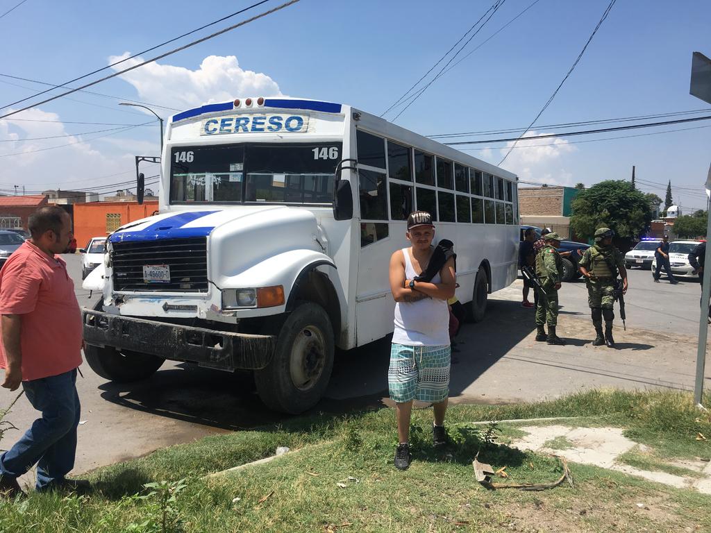Choque entre autobuses en Gómez Palacio deja varios lesionados