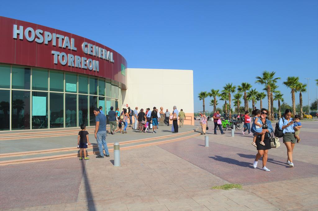 El joven fue trasladado al área de urgencias del Hospital General de Torreón. (EL SIGLO DE TORREÓN)