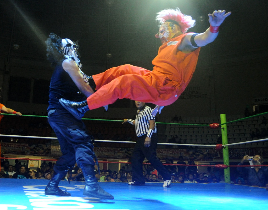 Frank Clown está listo para aplicar toda su rudeza ante el Difunto II, en una rivalidad que ha sacado 'chispas' sobre el ring.