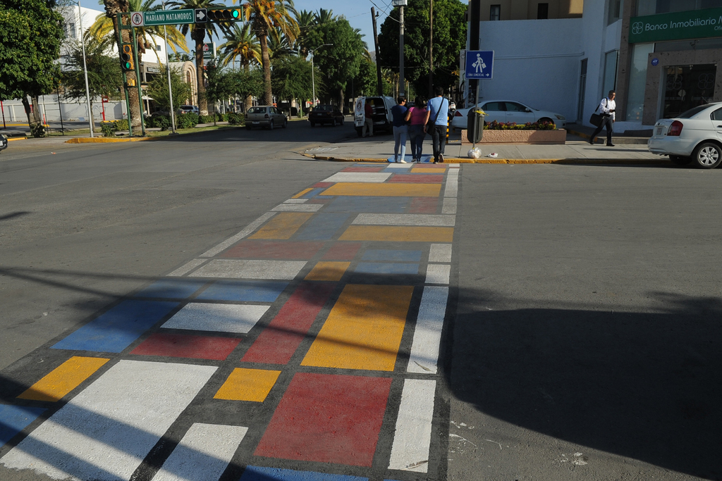 El Municipio reconoce la importancia de los pasos peatonales, por lo que convocan al concurso. (EL SIGLO DE TORREÓN)