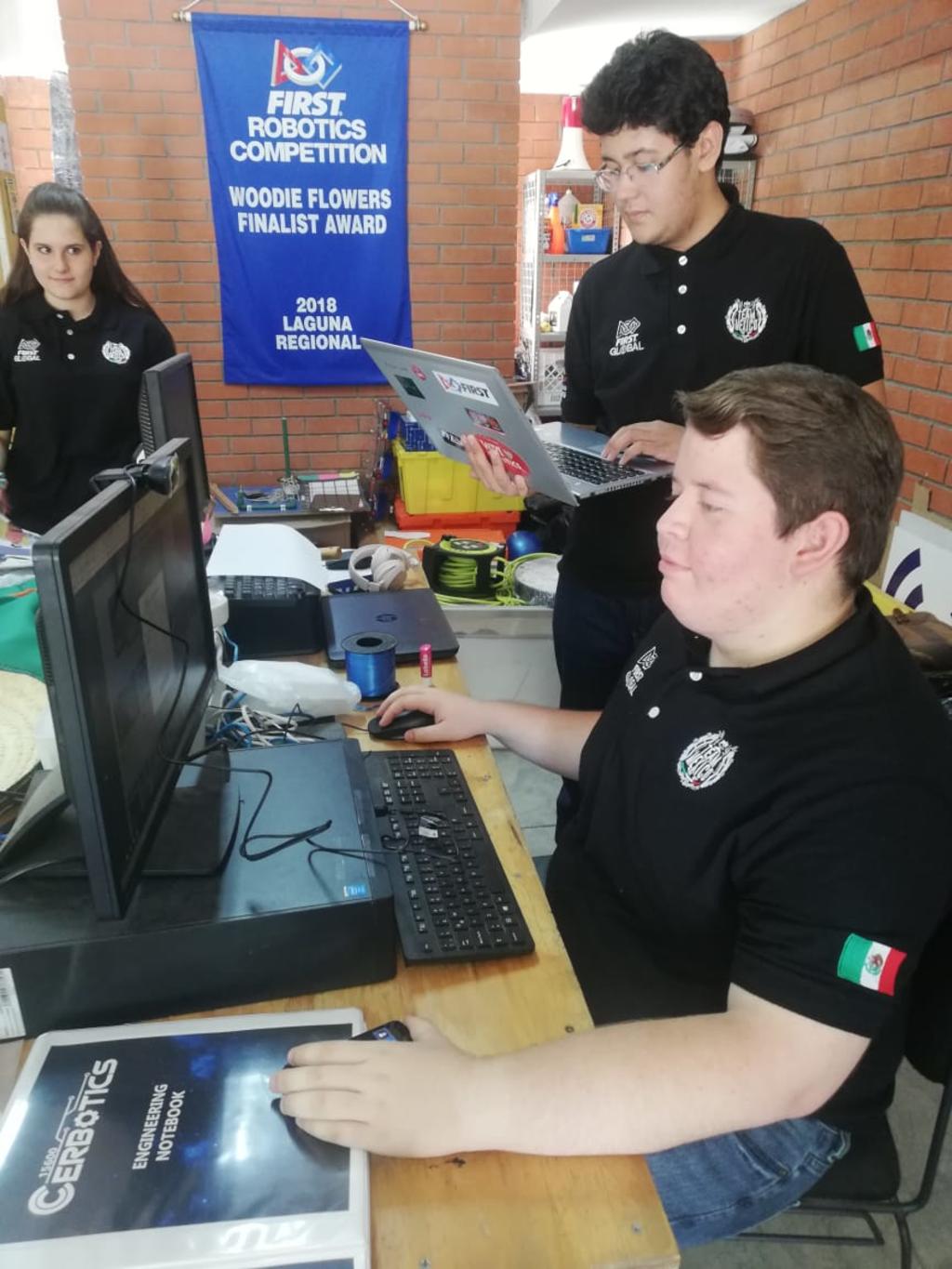 Actualmente, siete jóvenes trabajan de manera intensa para representar a México en el FIRST Global Challenge en Dubái en el mes de octubre. (EL SIGLO DE TORREÓN)
