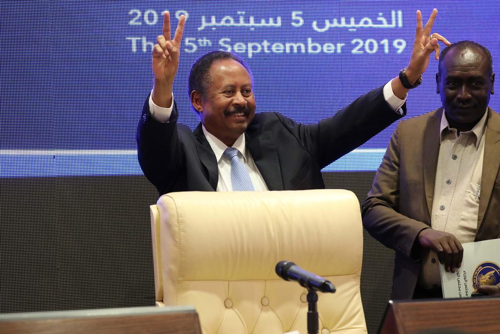 Los ministros del nuevo Gobierno de Sudán que dirigirá el país durante los próximos tres años de transición tras el derrocamiento en abril del presidente Omar al Bashir tomaron hoy posesión de sus cargos en una ceremonia en Jartum. (ARCHIVO)