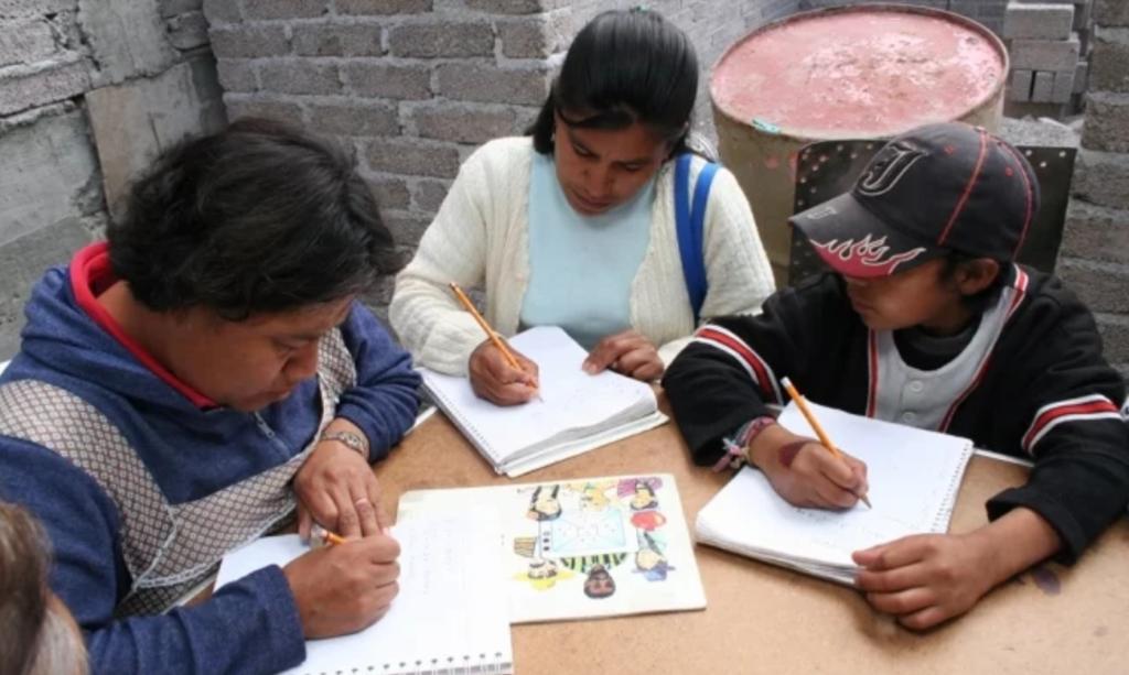 De acuerdo con estadísticas de la institución, el retroceso de aprendizaje en México bajó del 21.9 % a 16.9 % entre 2008 y 2018. (EL UNIVERSAL)
