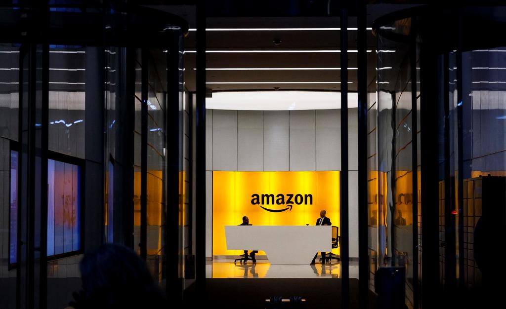 Amazon organizará ferias de empleo en Estados Unidos con el objetivo de contratar a 30,000 personas para principios del año que entra, aumentado un 5% su fuerza laboral mundial. (ARCHIVO)