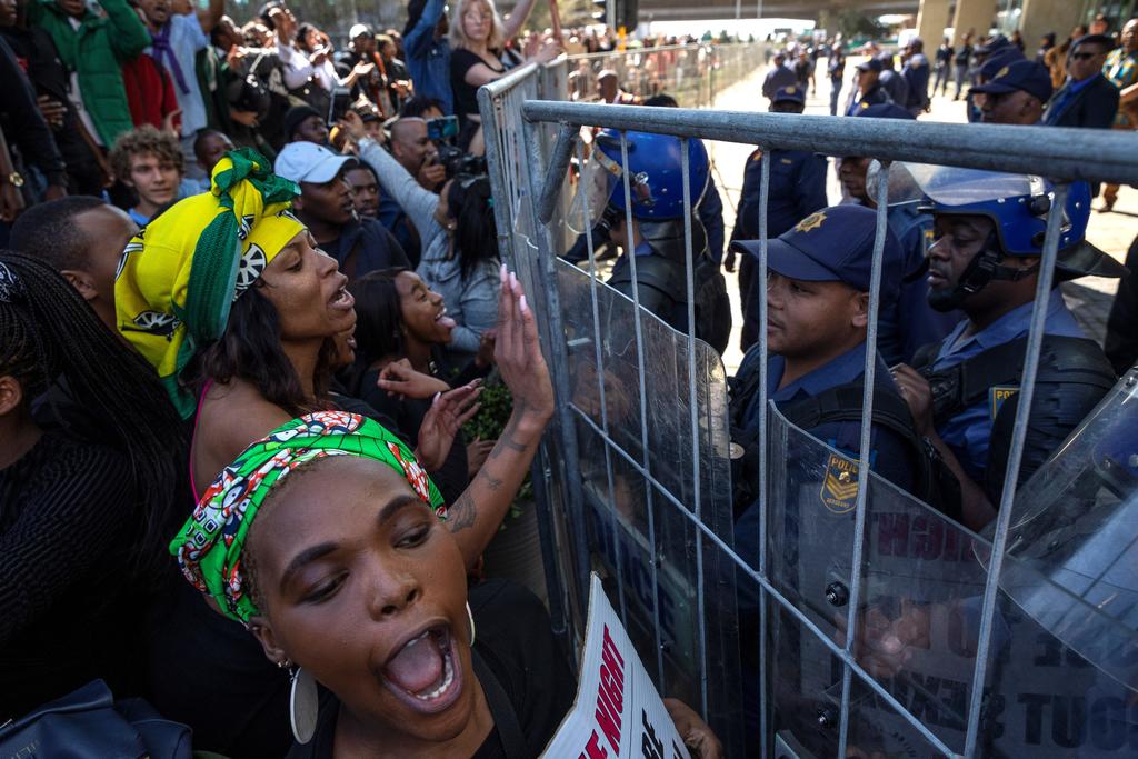 Al menos 640 nigerianos están dispuestos a abandonar Sudáfrica, tras repetirse este domingo los disturbios y saqueos con tintes xenófobos en Johannesburgo. (ARCHIVO)