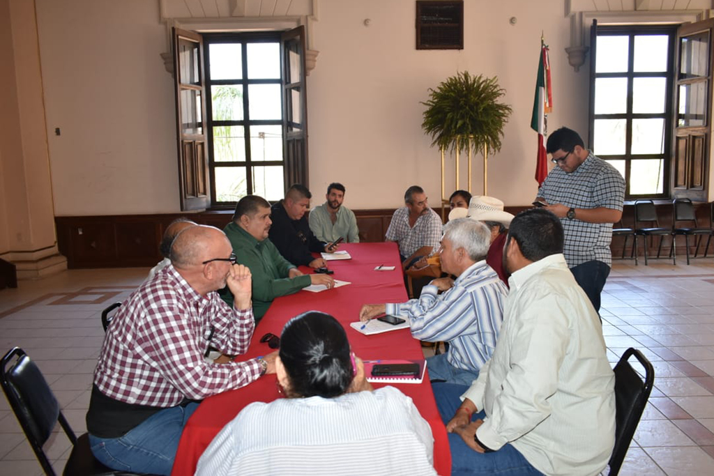 Productores agropecuarios se reuniron con autoridades municipales; pidieron mayor vigilancia. (EL SIGLO DE TORREÒN / MA. ELENA HOLGUÍN)