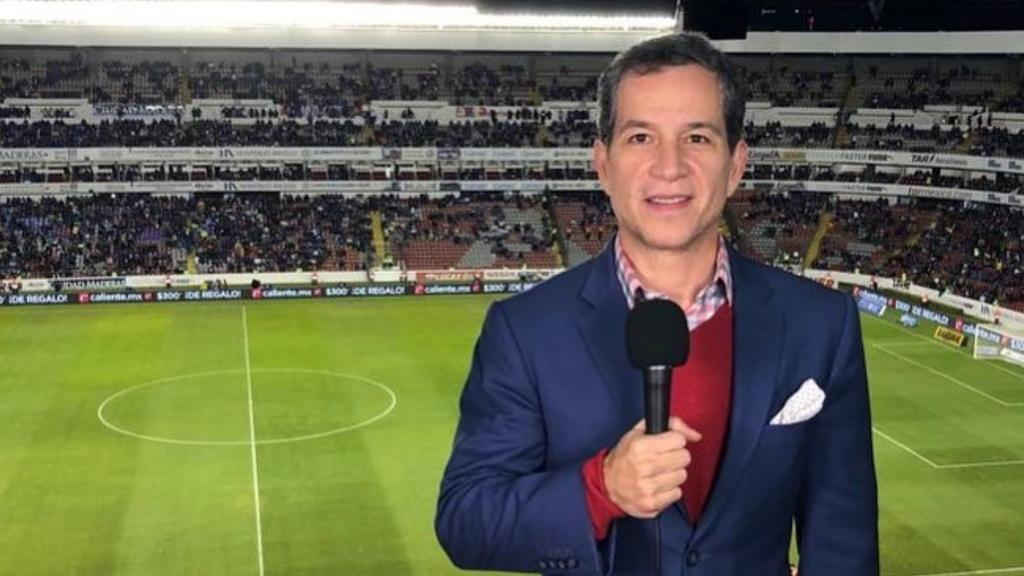 Alarcón fue por mucho tiempo el titular en noticias deportivas en la televisora de Chapultepec. (ESPECIAL)