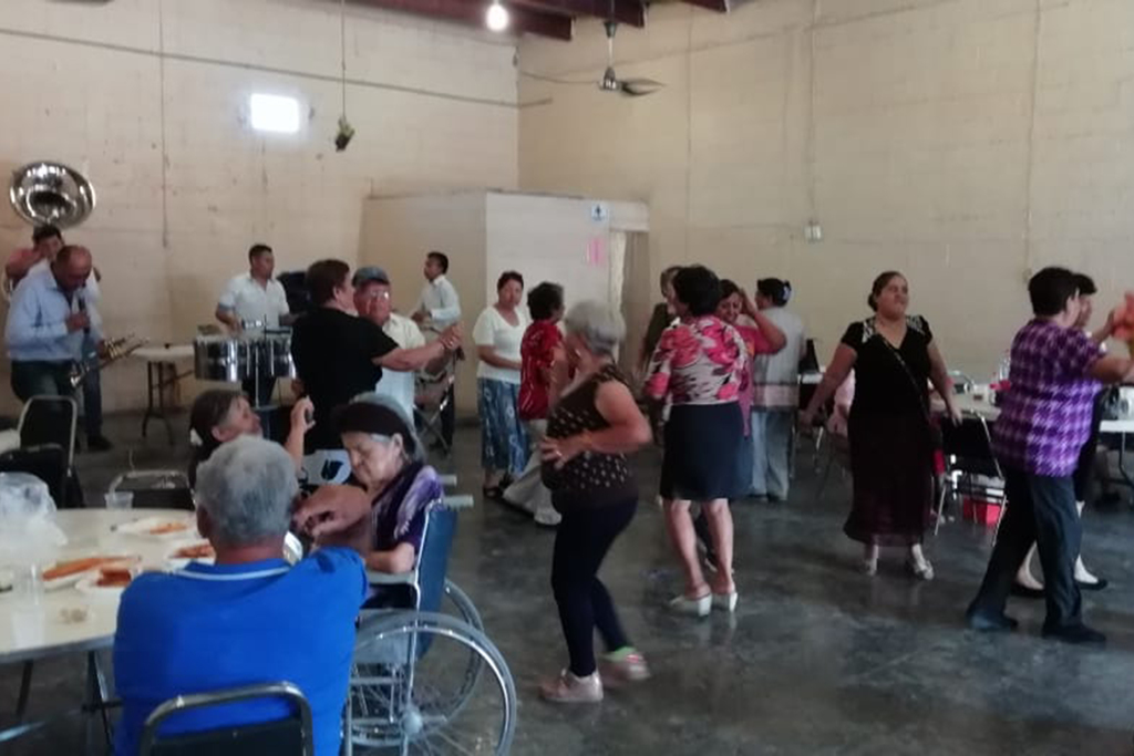 Los adultos mayores de Francisco I. Madero ahora cuentan con clubes de atención y recreación. (EL SIGLO DE TORREÓN/BEATRIZ SILVA)