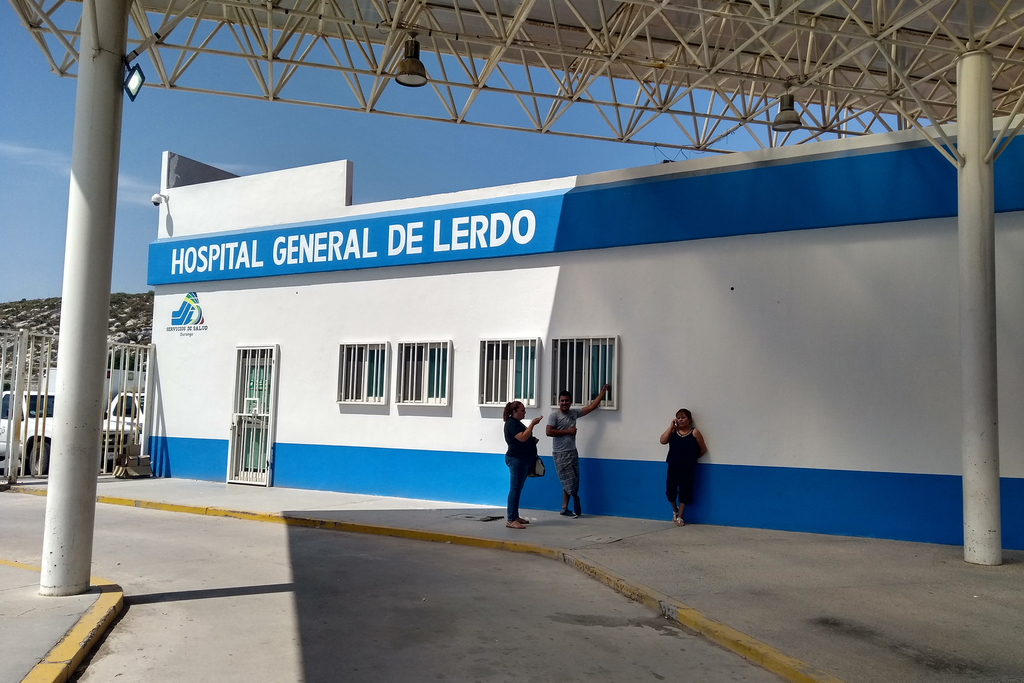 El hombre lesionado fue trasladado en una ambulancia de la Cruz Roja a las instalaciones del Hospital General de Lerdo. (EL SIGLO DE TORREÓN)